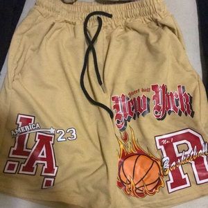 selling the romwe basketball shorts I just don’t wear them but there comfortable